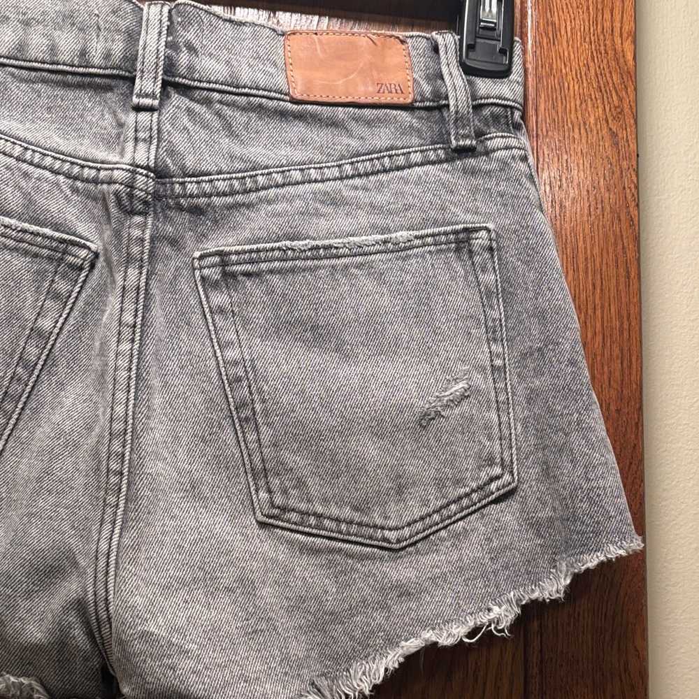 Zara Light Charcoal Denim Shorts with pockets - size 0 - Picture 8 of 11